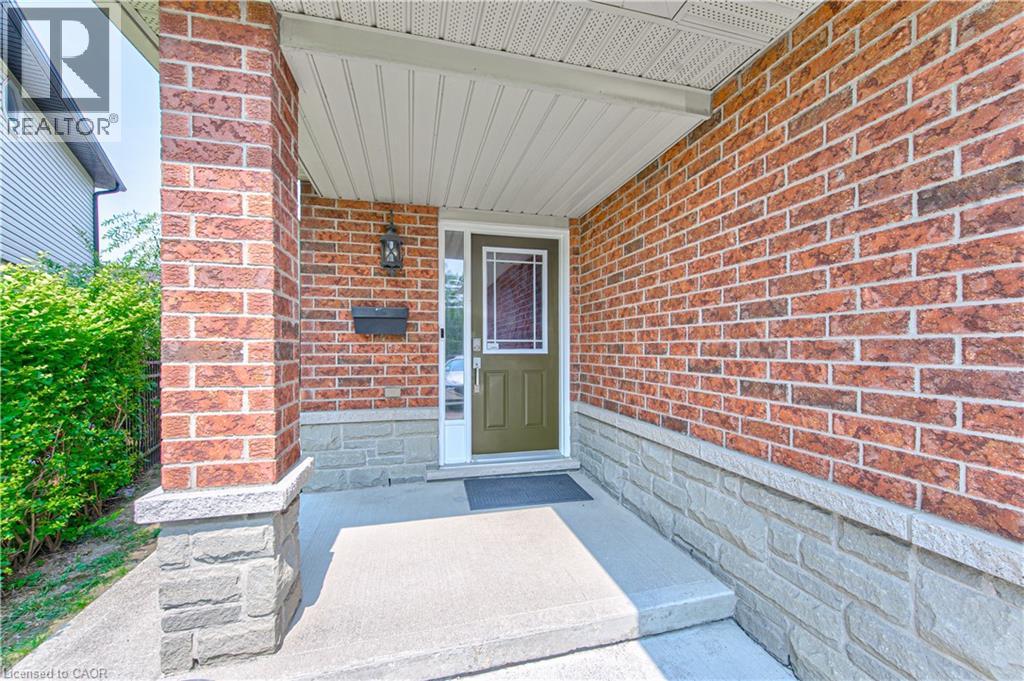 270 Springvalley Crescent Property Photo 3