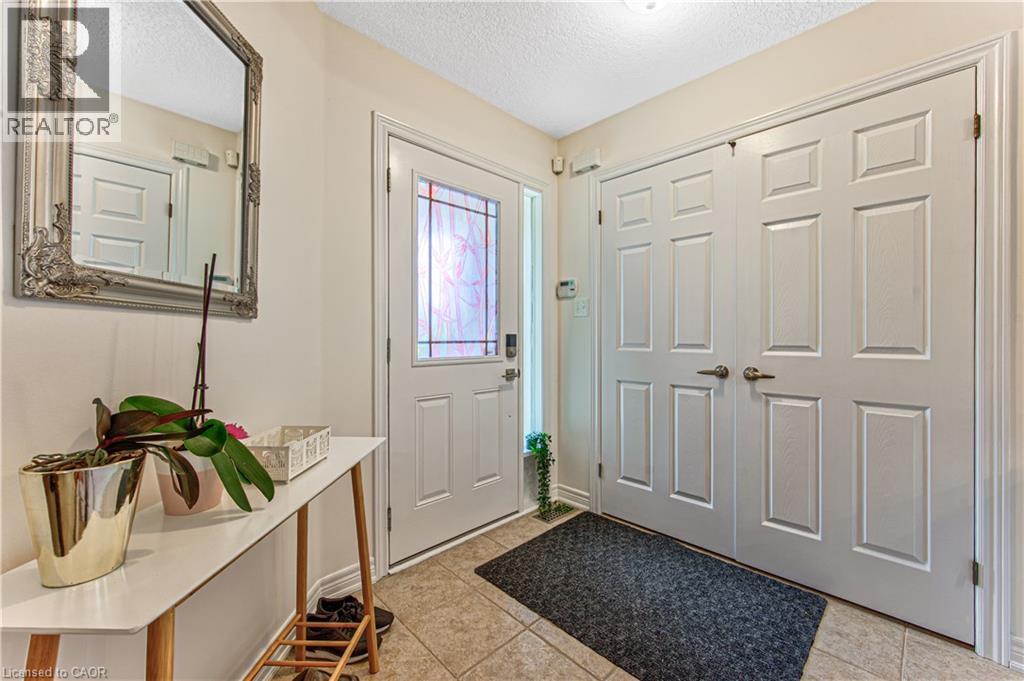 270 Springvalley Crescent Property Photo 4