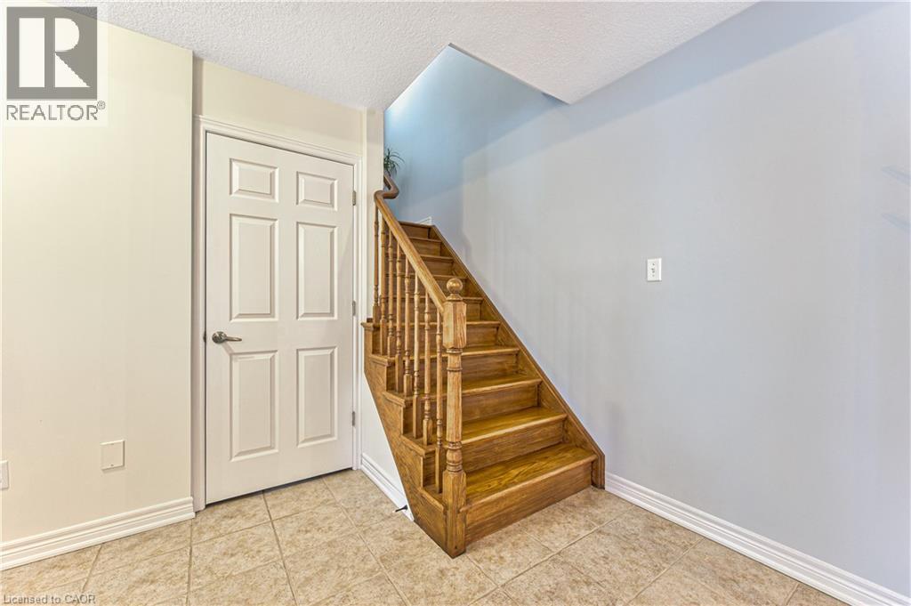 270 Springvalley Crescent Property Photo 6