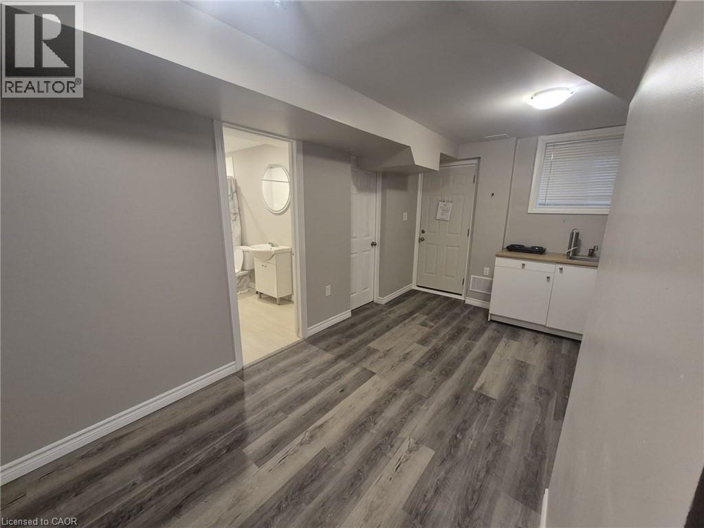72 Ingleside Drive Unit# Lower Property Photo 6