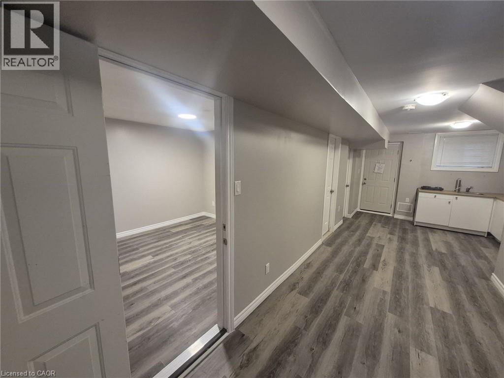 72 Ingleside Drive Unit# Lower Property Photo 9