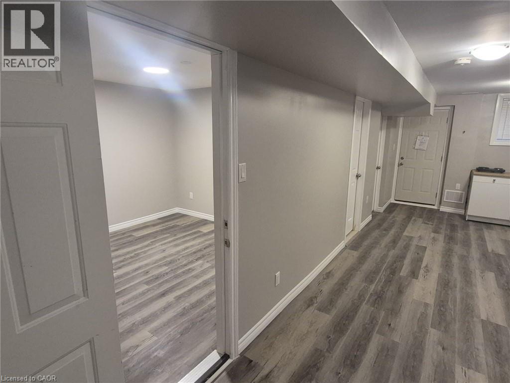 72 Ingleside Drive Unit# Lower Property Photo 10