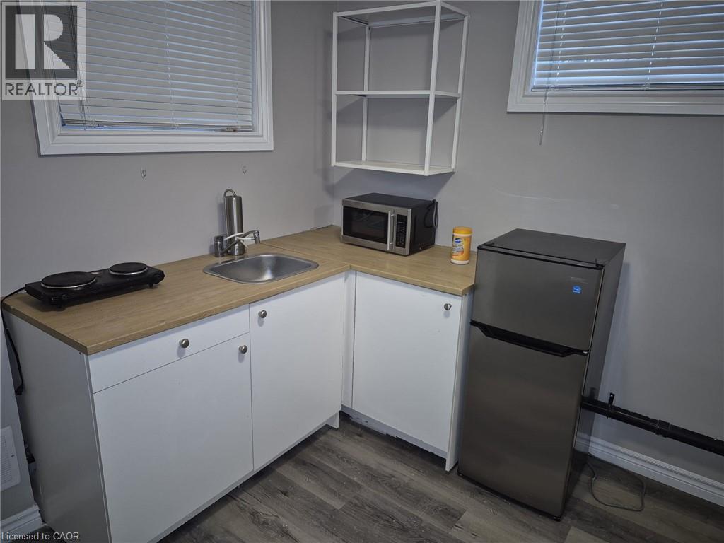 72 Ingleside Drive Unit# Lower Property Photo 11