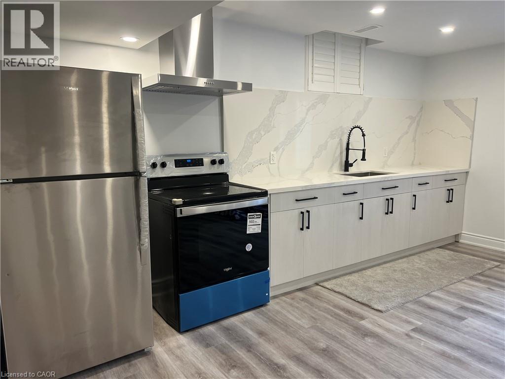 252 Raymond Road Unit# Lower Property Photo 3