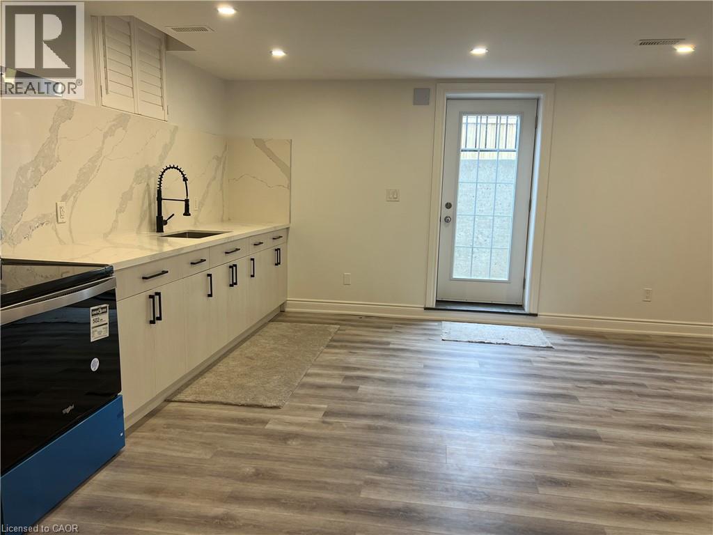 252 Raymond Road Unit# Lower Property Photo 5