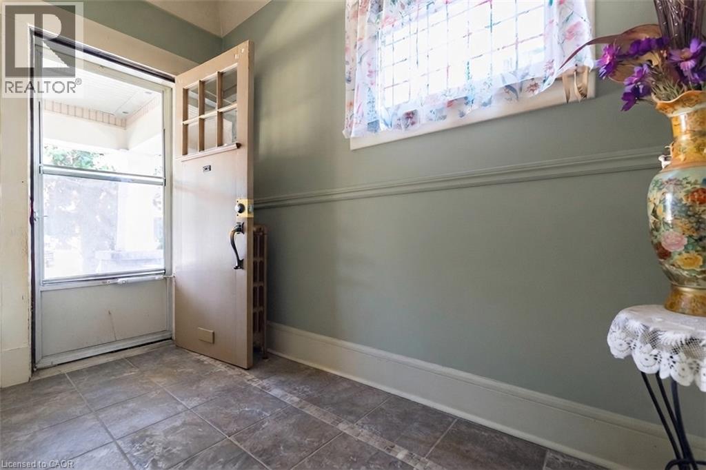 121 Eastbourne Avenue Property Photo 6