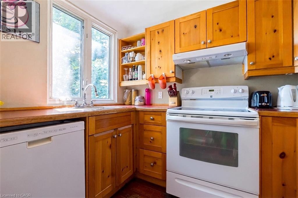 121 Eastbourne Avenue Property Photo 30