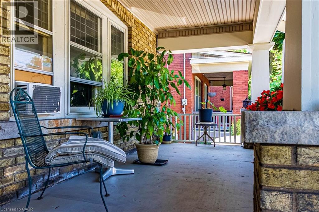 121 Eastbourne Avenue Property Photo 3