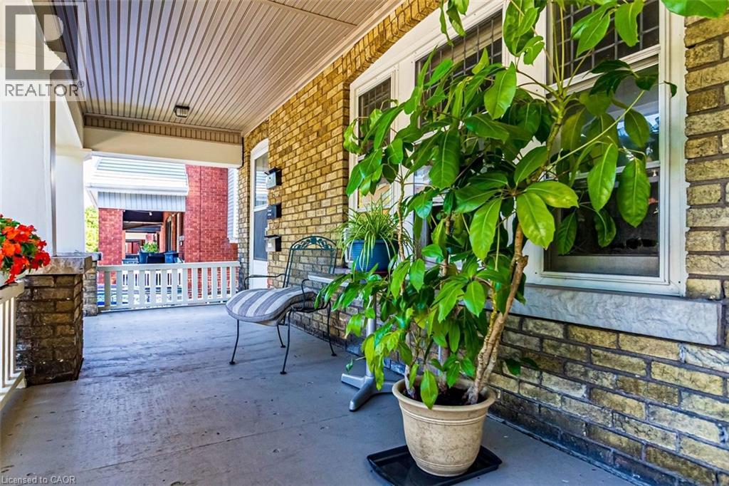 121 Eastbourne Avenue Property Photo 4