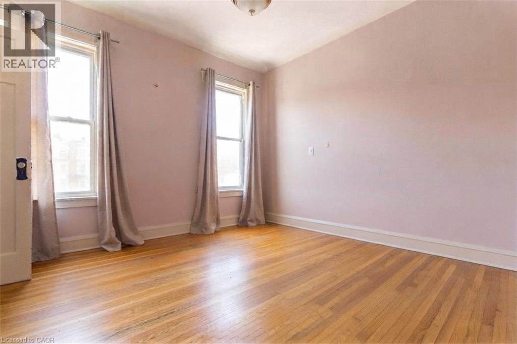 121 Eastbourne Avenue Property Photo 17