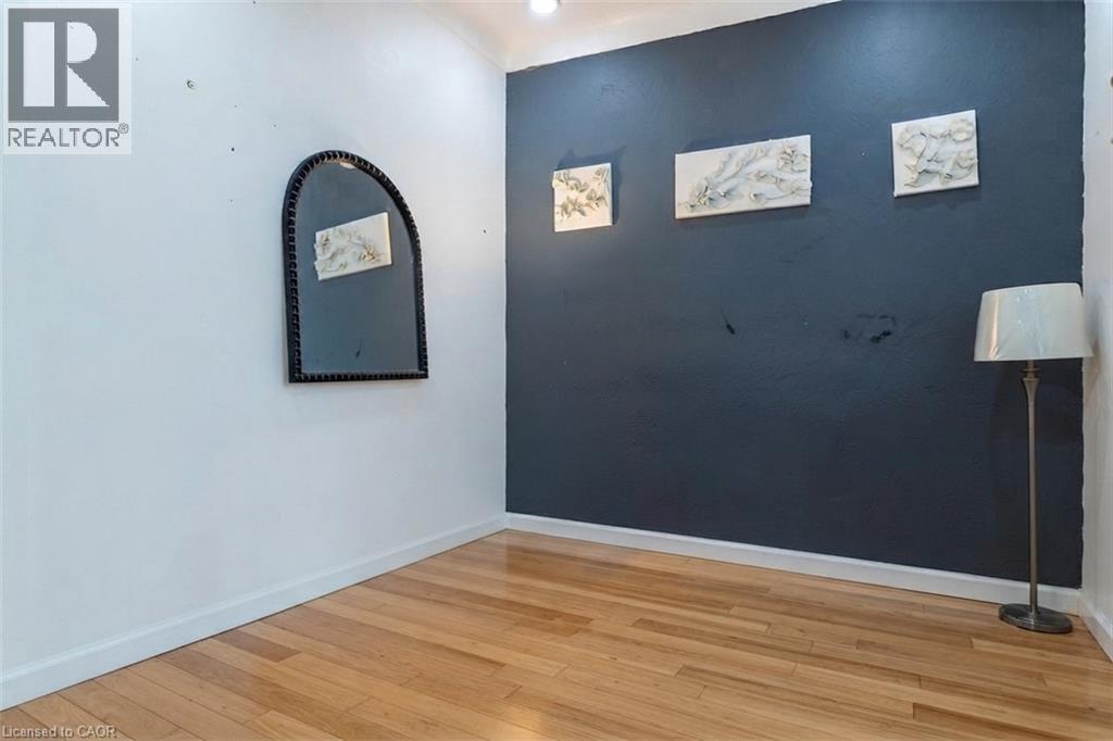 121 Eastbourne Avenue Property Photo 37