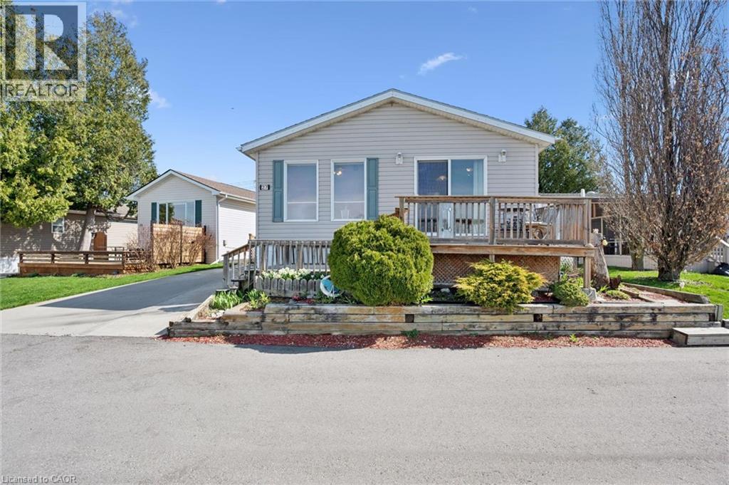 27 Trillium Beach Drive Property Photo 3