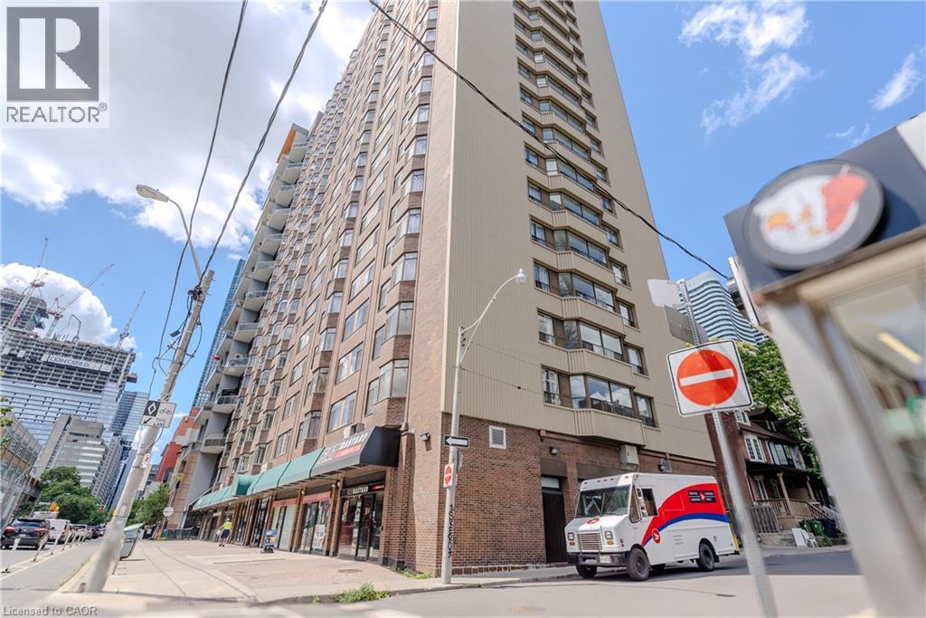 96 Gerrard St E Property Photo 3