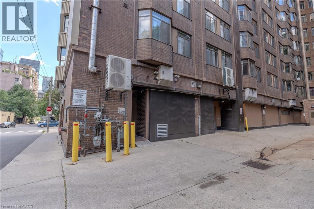 96 Gerrard St E Property Photo 22