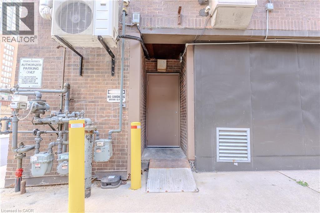 96 Gerrard St E Property Photo 23