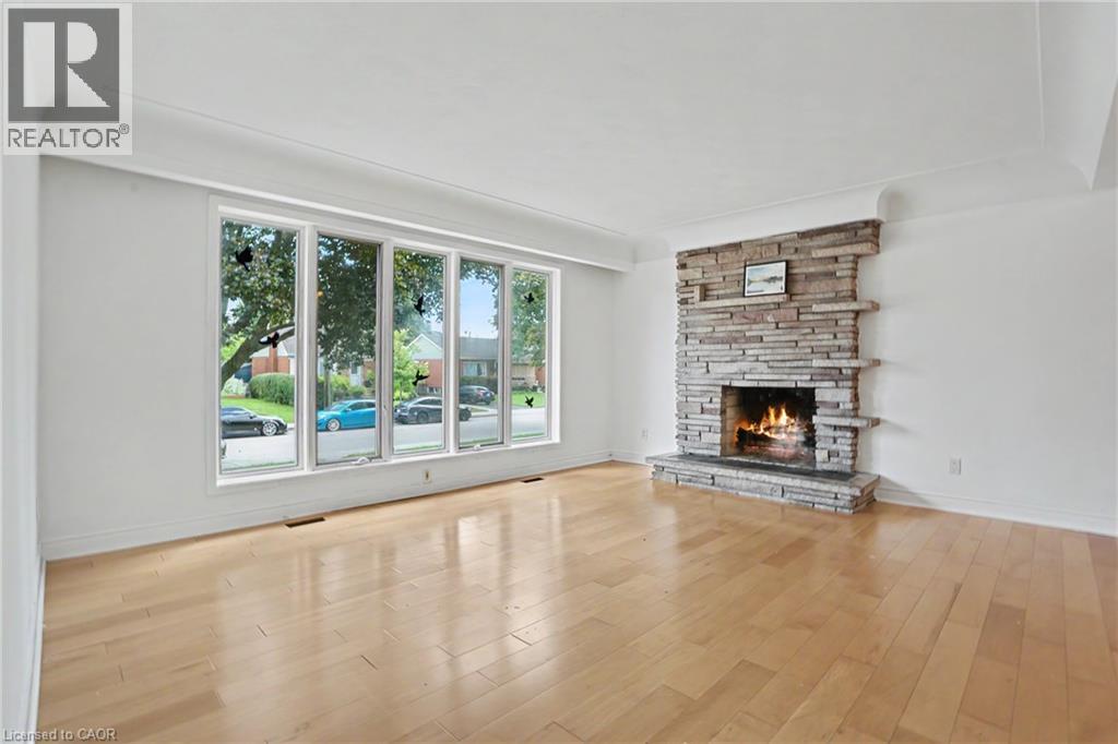 100 Hardale Crescent Property Photo 8