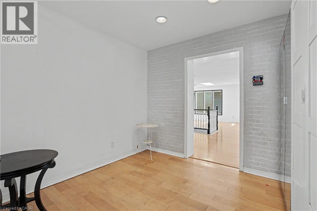 100 Hardale Crescent Property Photo 13