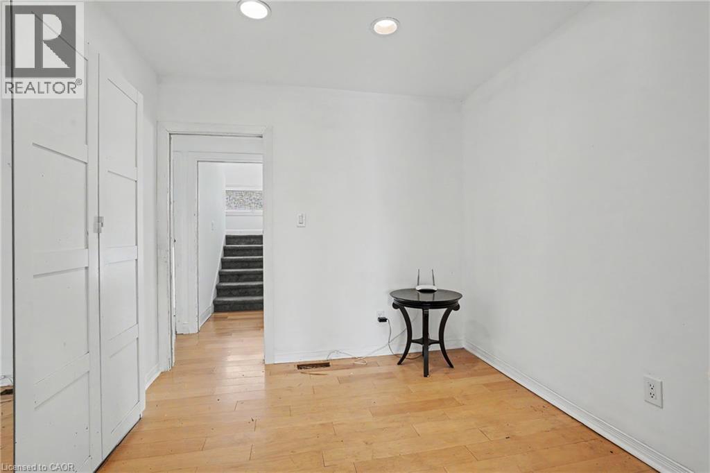100 Hardale Crescent Property Photo 14