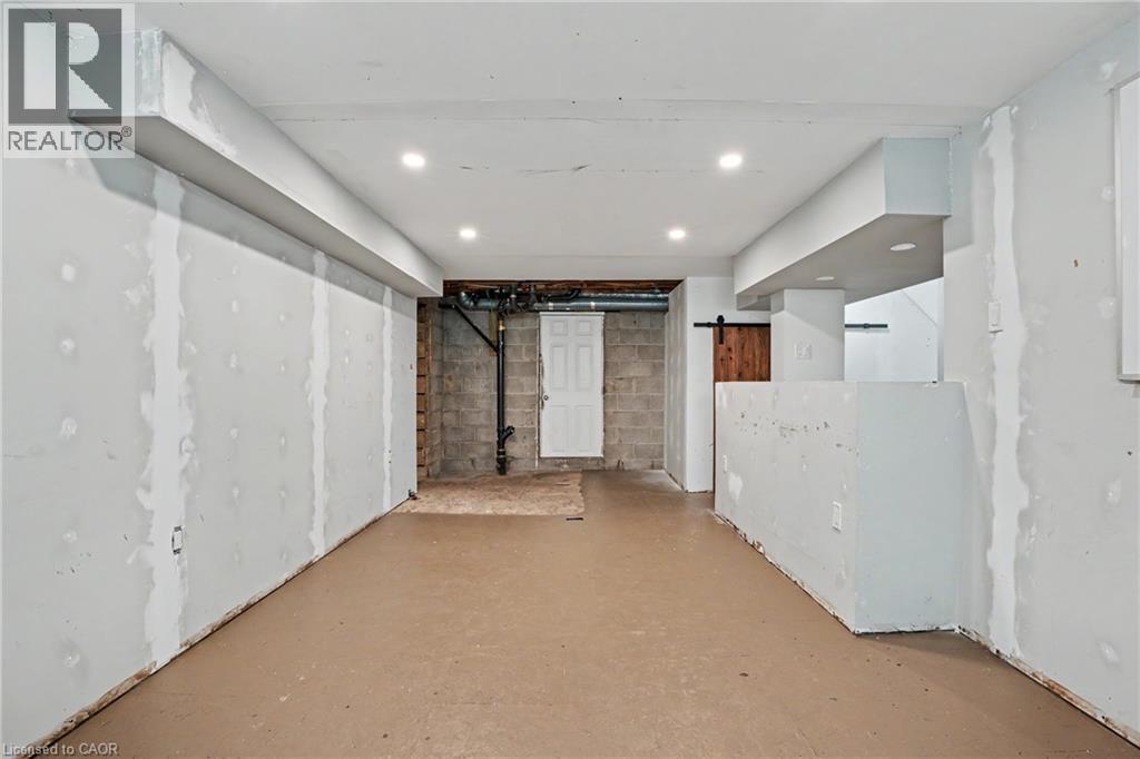 100 Hardale Crescent Property Photo 27