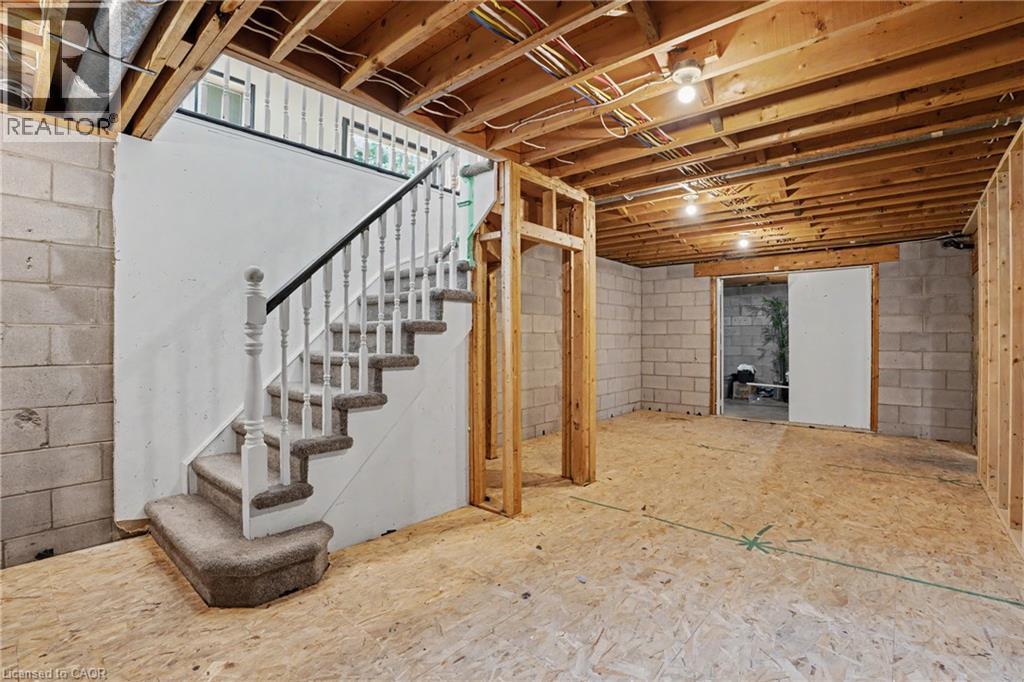 100 Hardale Crescent Property Photo 28