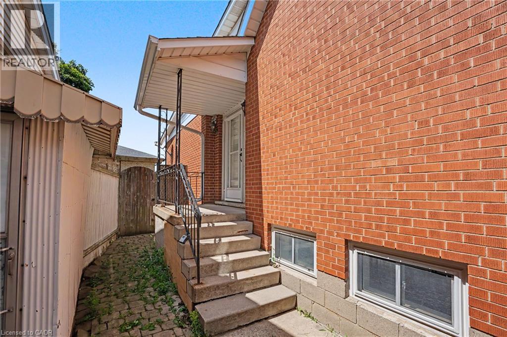 100 Hardale Crescent Property Photo 31
