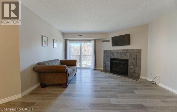 3085 Kingsway Drive Unit# 27 Property Photo 6