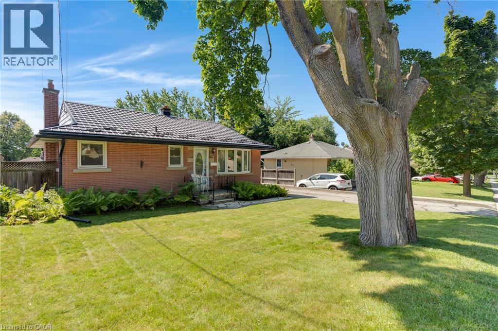 94 Ottawa Crescent Property Photo 2