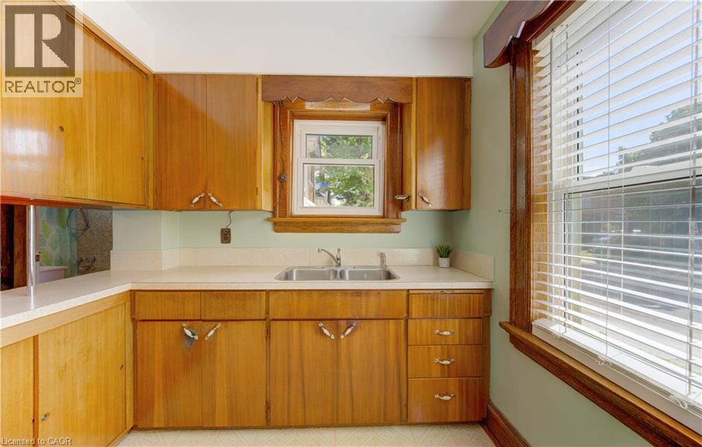 224 Weber Street E Property Photo 15