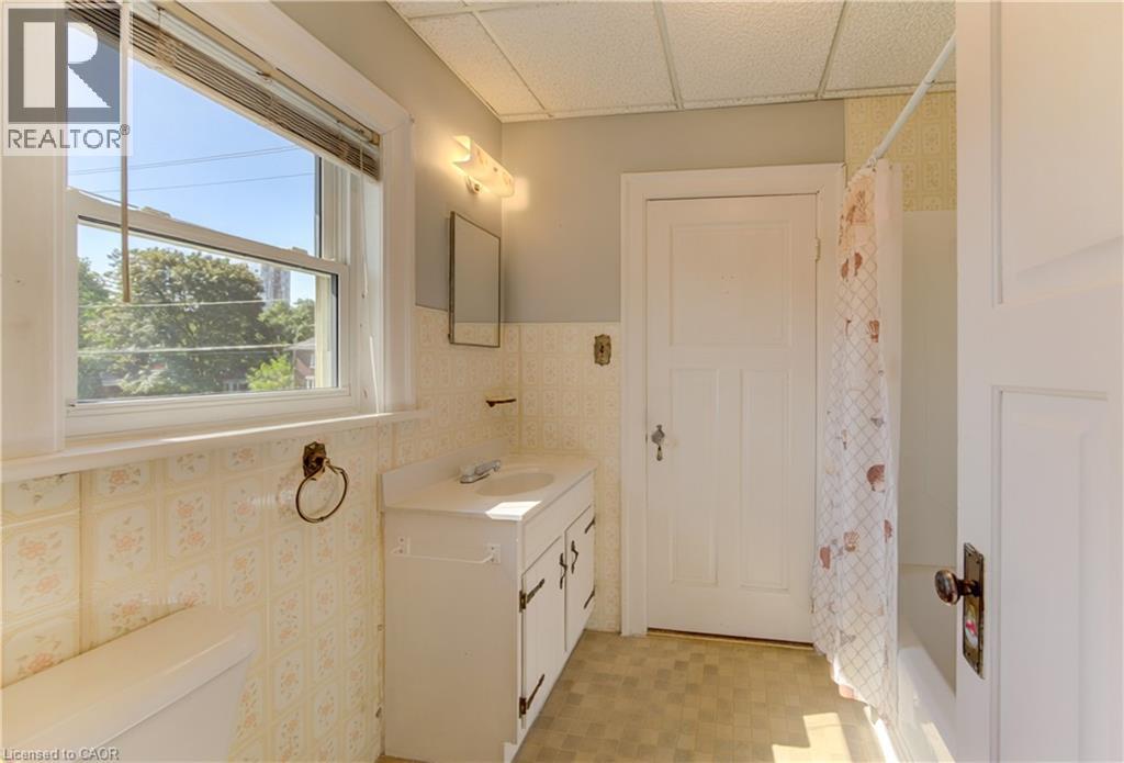 224 Weber Street E Property Photo 24