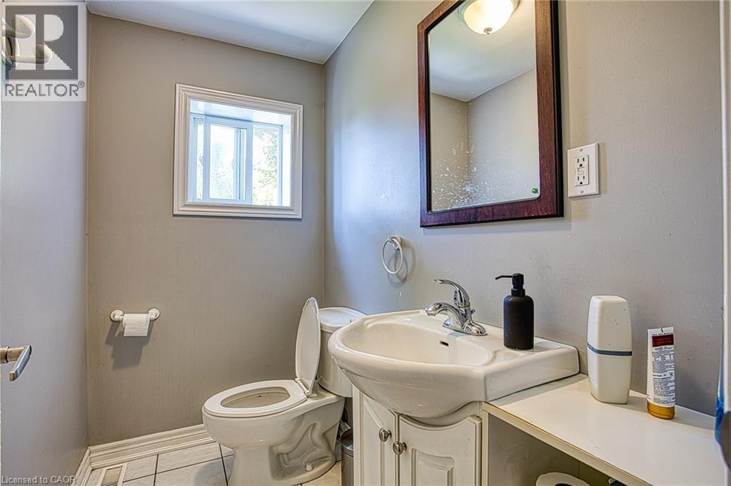 99 Mohawk Road W Property Photo 11