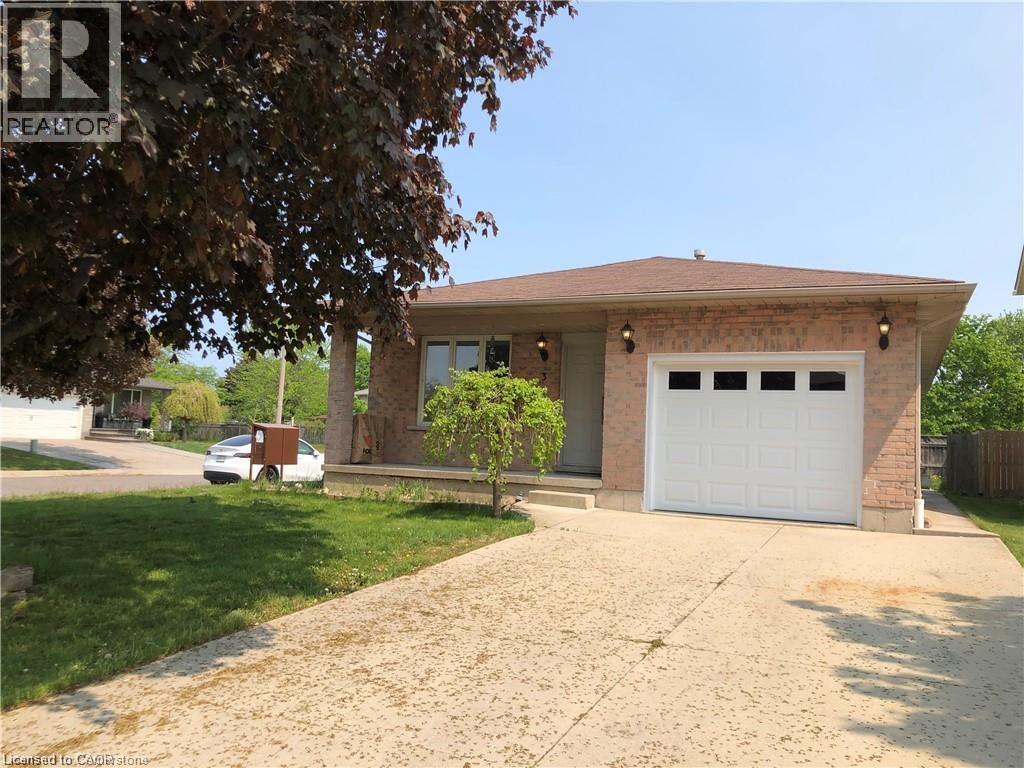3 Lancer Court Unit# Lower Property Photo 1
