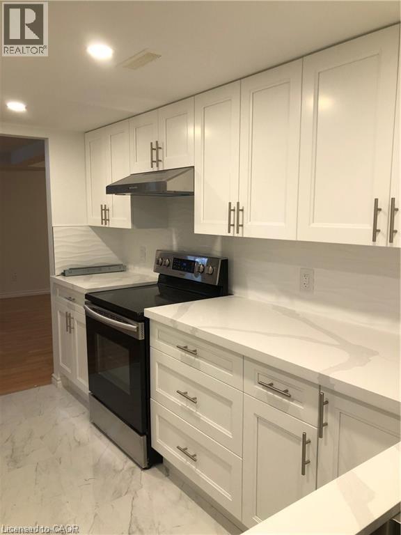 3 Lancer Court Unit# Lower Property Photo 2