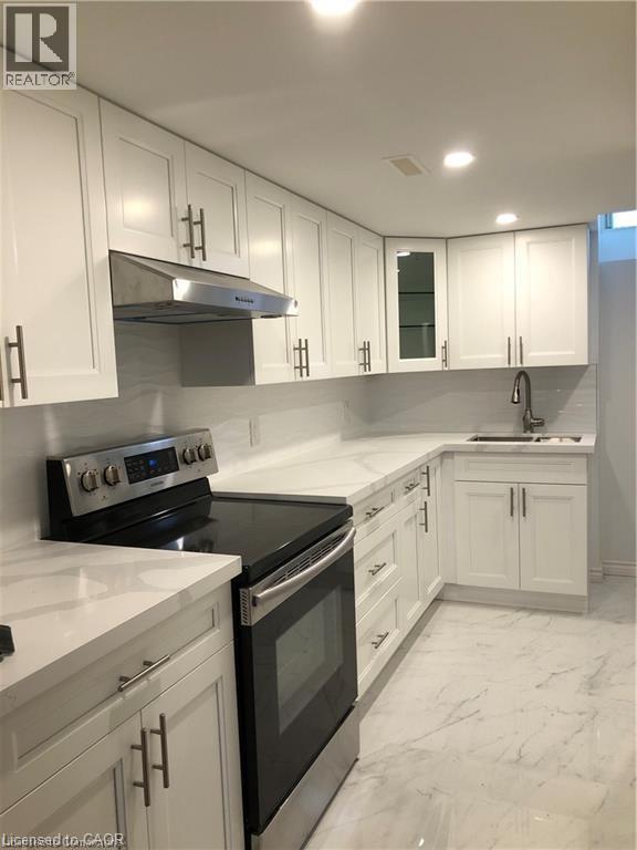 3 Lancer Court Unit# Lower Property Photo 3