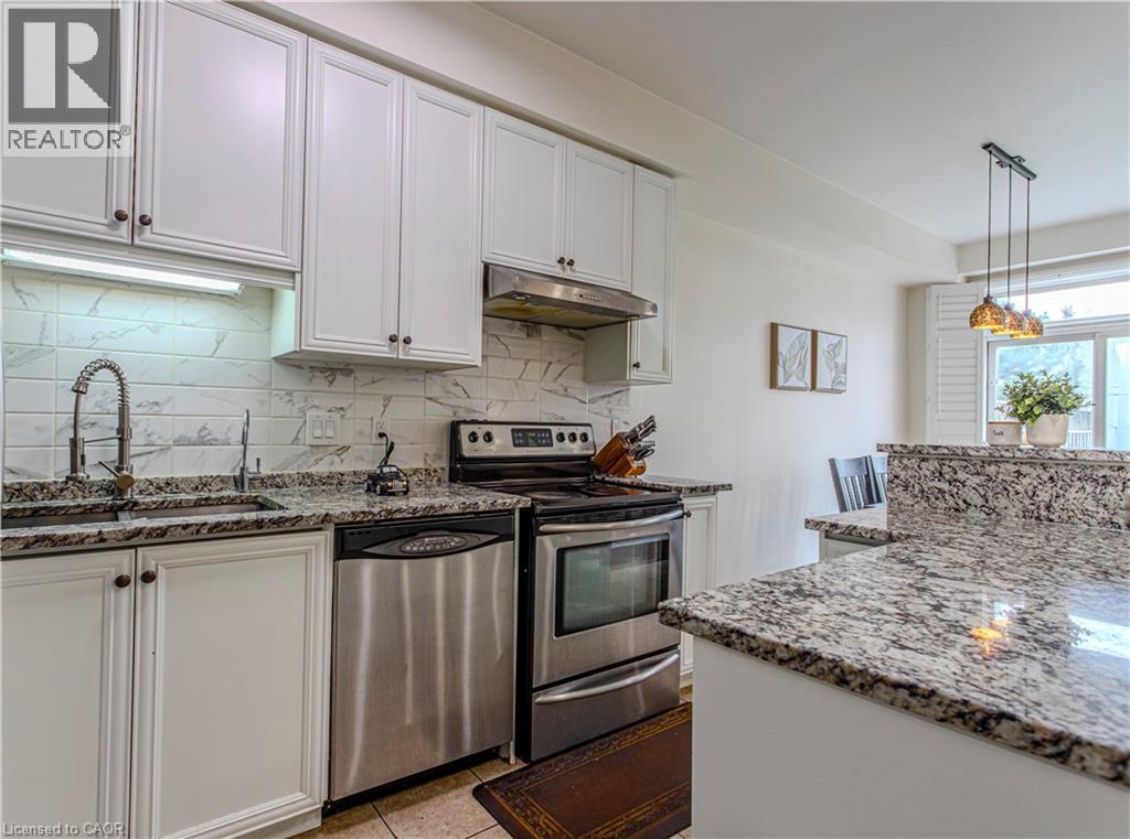 49 Marina Point Crescent N Property Photo 15