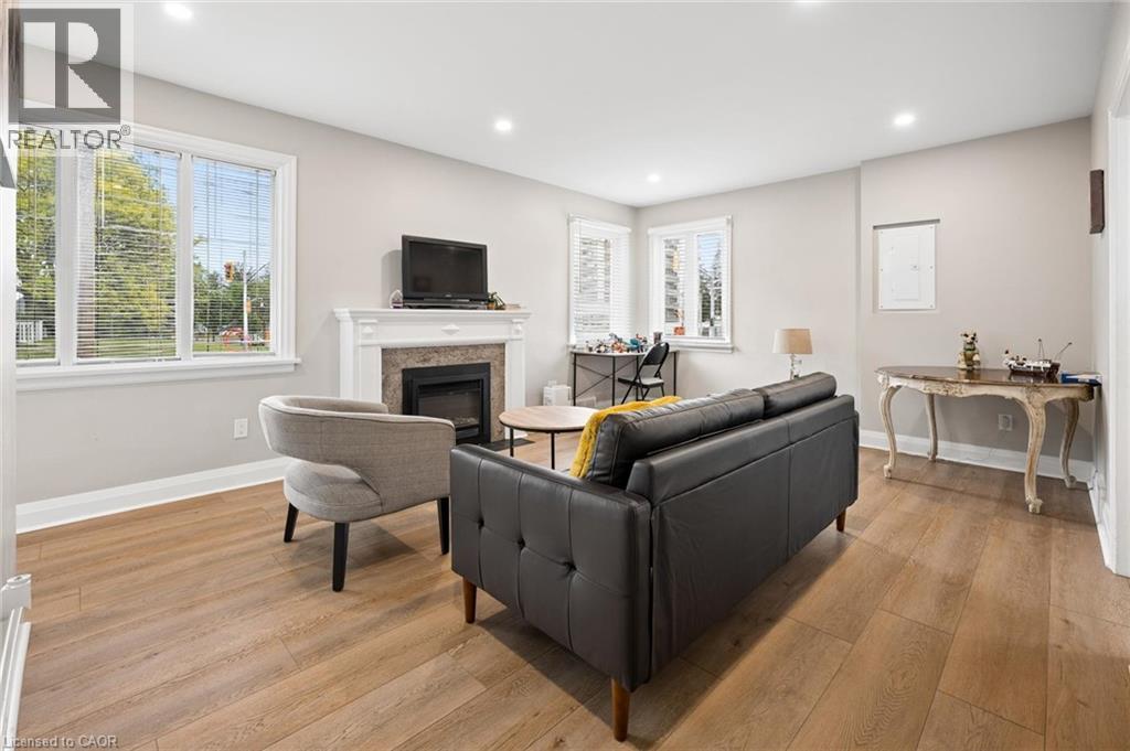 1030 Queens Boulevard Unit# Upper Property Photo 9