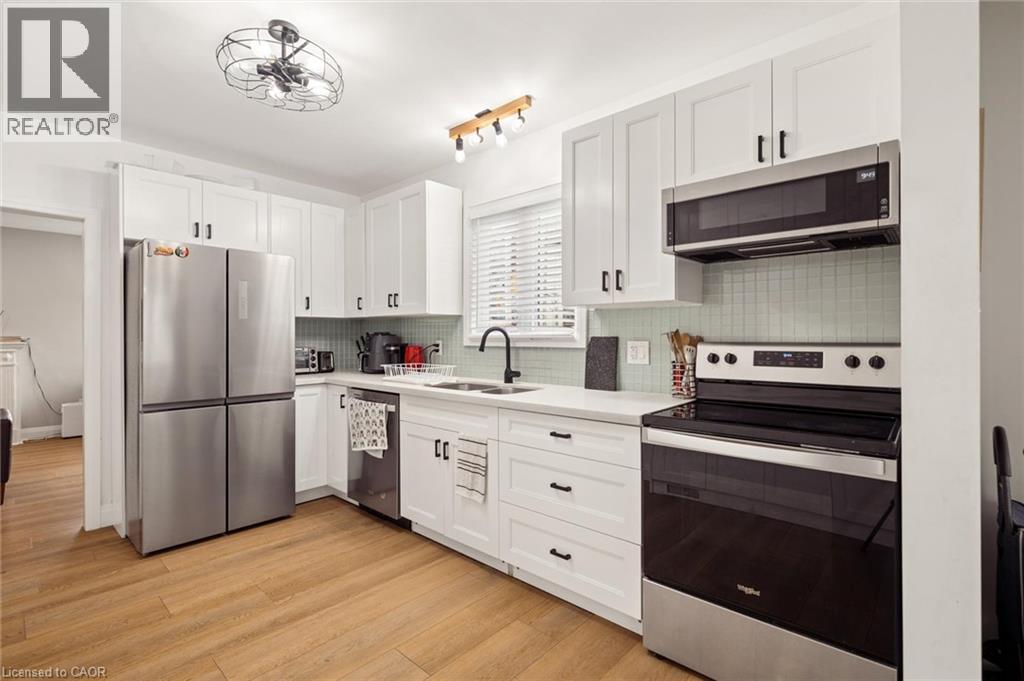 1030 Queens Boulevard Unit# Upper Property Photo 14