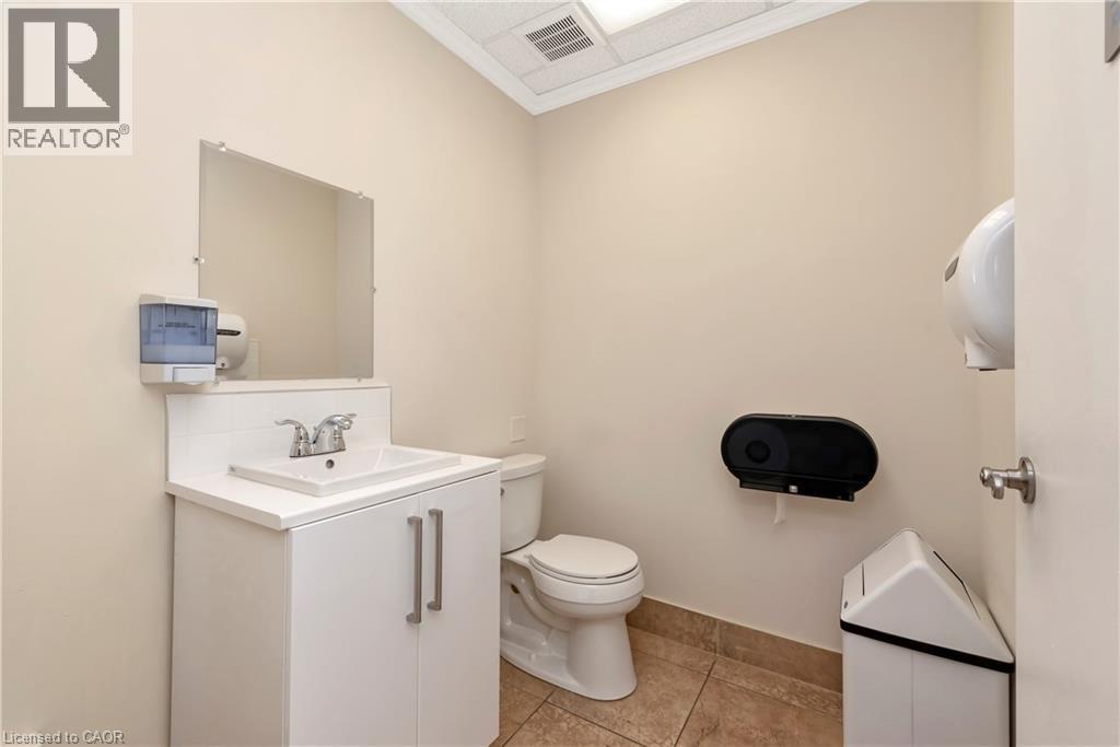 574 Upper James Street Property Photo 8