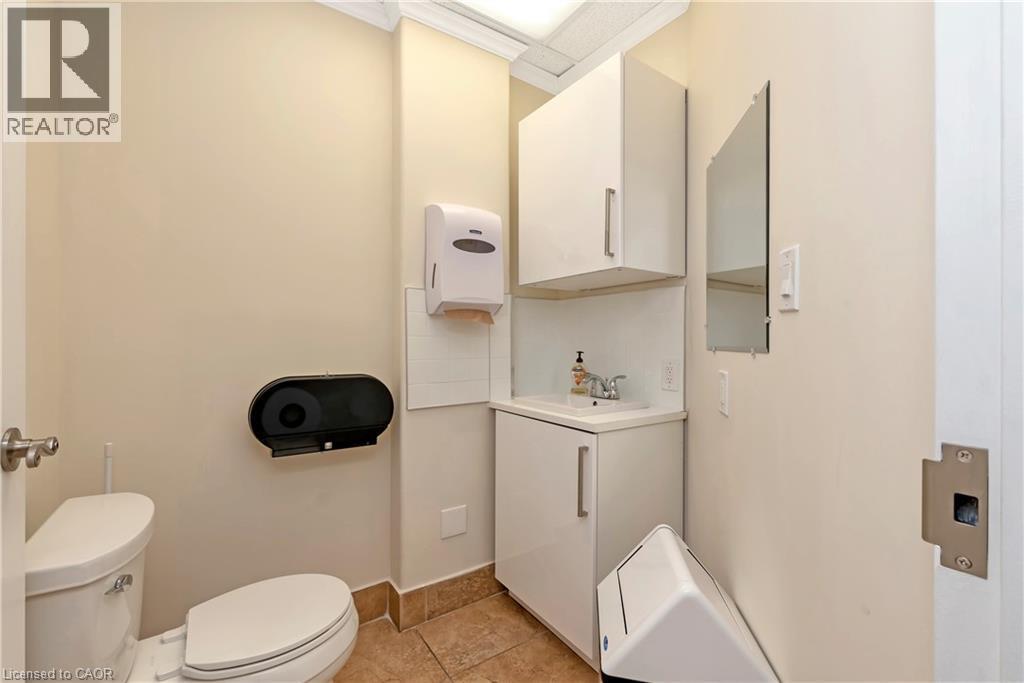 574 Upper James Street Property Photo 13