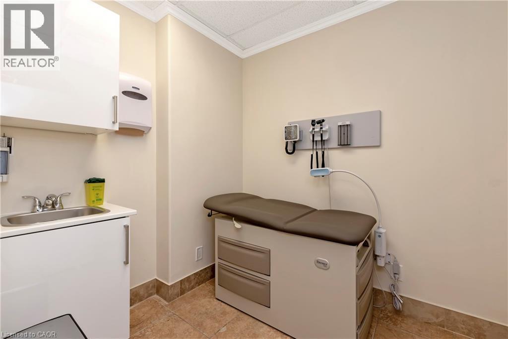 574 Upper James Street Property Photo 15