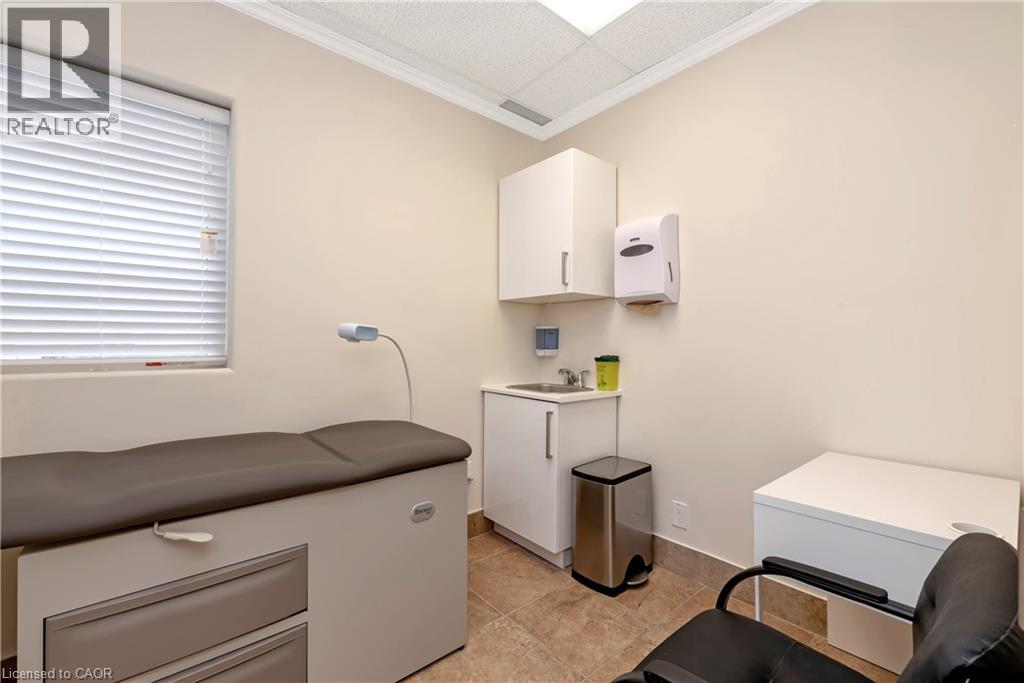 574 Upper James Street Property Photo 23