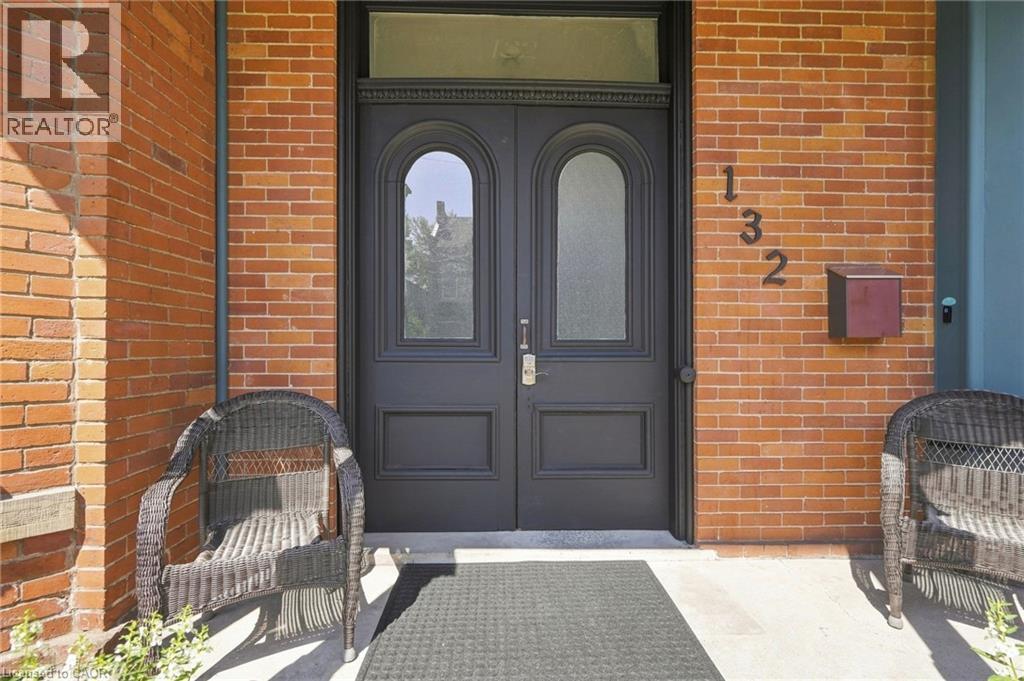 132 Emerald Street S Property Photo 4