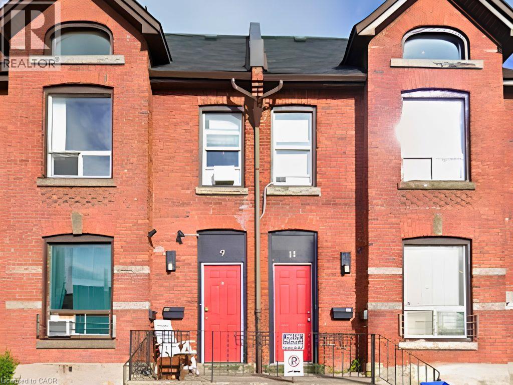 11b Wentworth Street N Property Photo 1