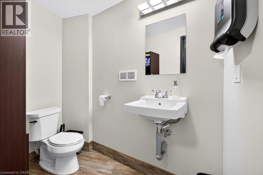 300 York Boulevard Property Photo 8
