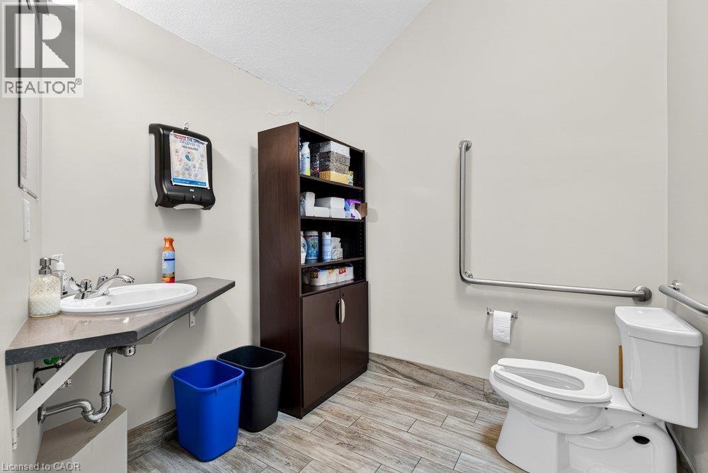 300 York Boulevard Property Photo 24