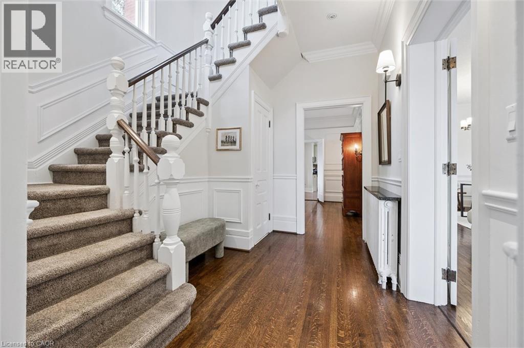 42 Lansdowne Road N Property Photo 6