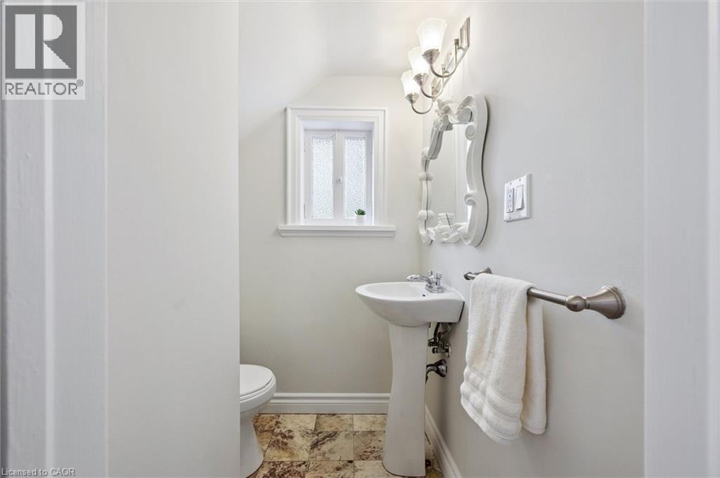 42 Lansdowne Road N Property Photo 20