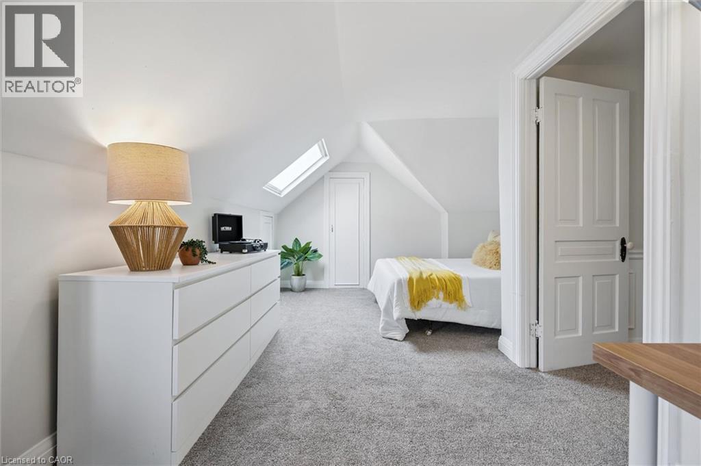 42 Lansdowne Road N Property Photo 33