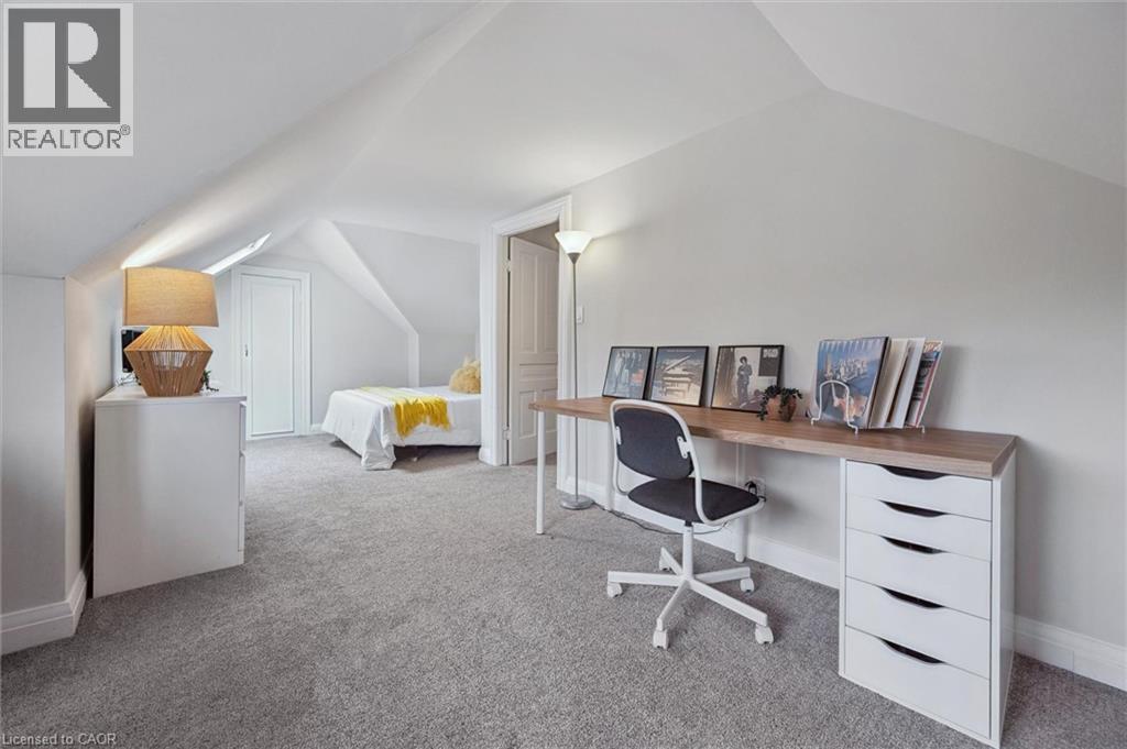 42 Lansdowne Road N Property Photo 35