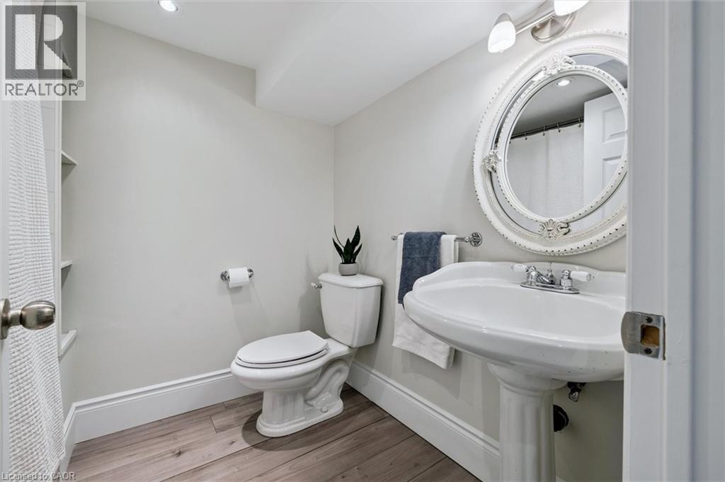 42 Lansdowne Road N Property Photo 43