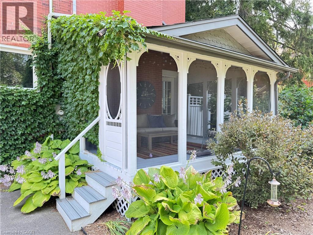 42 Lansdowne Road N Property Photo 46